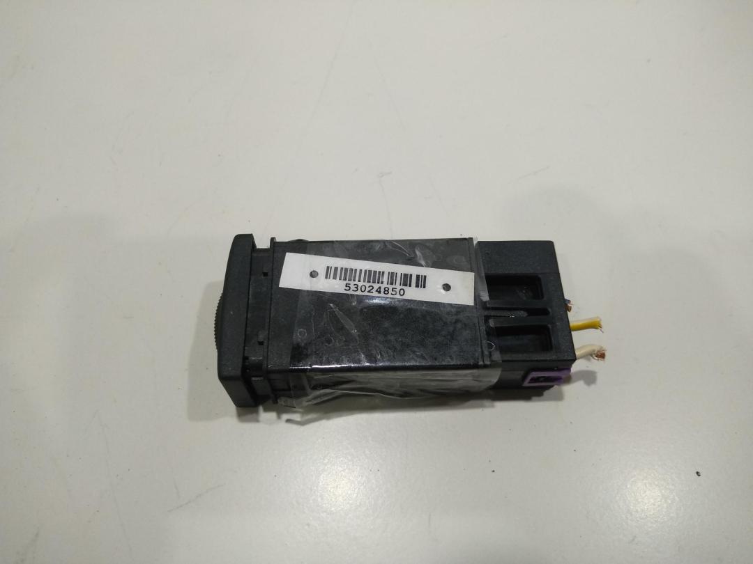 кнопка (выключатель) Audi A4 B5 1997, 1.8 л., бензин, МКПП, синий, универсал