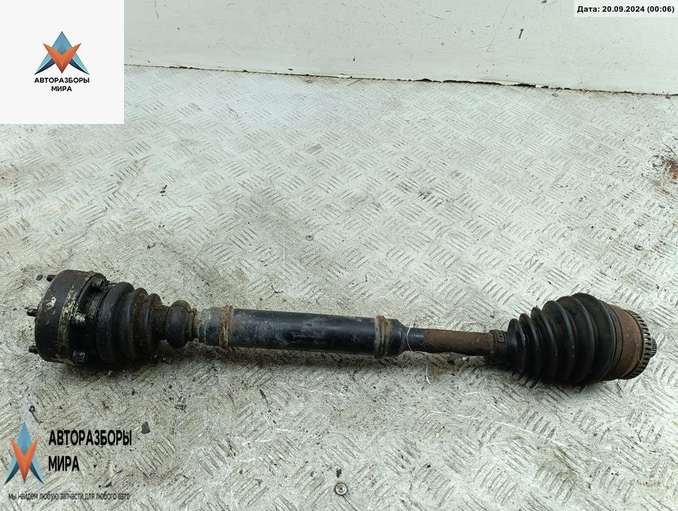 полуось передняя правая (приводной вал, ШРУС) Audi A4 B5 1997, 1.6 л., бензин, МКПП, серый, универсал - фото №1