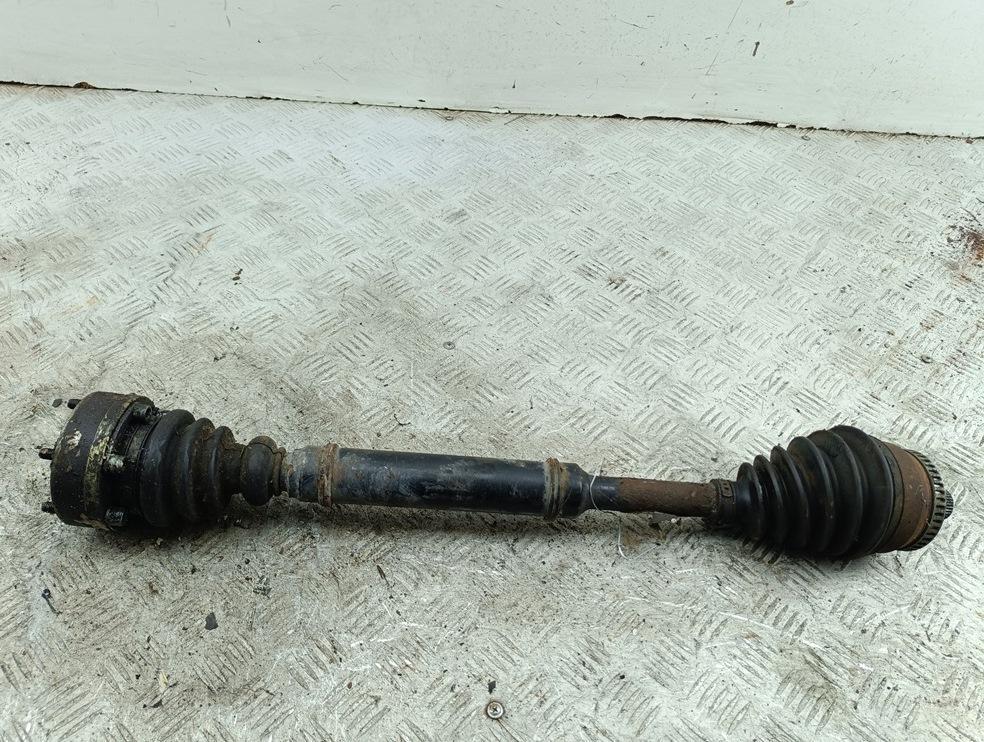 полуось передняя правая (приводной вал, ШРУС) Audi A4 B5 1997, 1.6 л., бензин, МКПП, серый, универсал