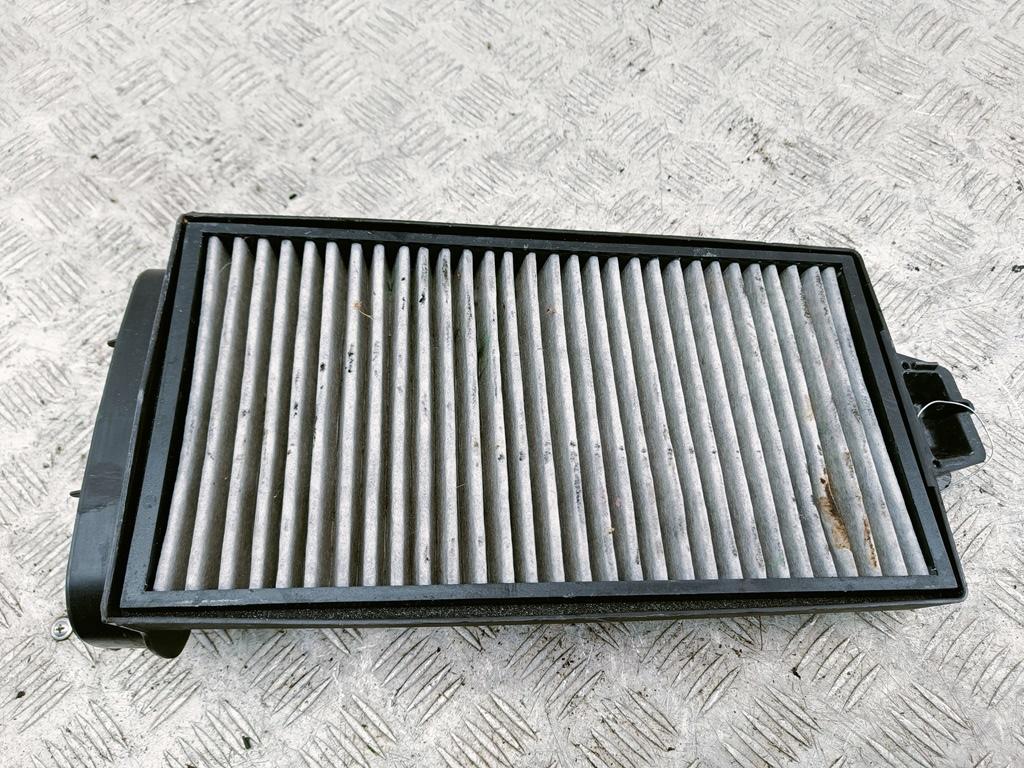 корпус салонного фильтра BMW 7 серия E65/E66/E67 2002, 4.4 л., бензин, АКПП, чёрный, седан, 64318379957, 8379957 - фото №1