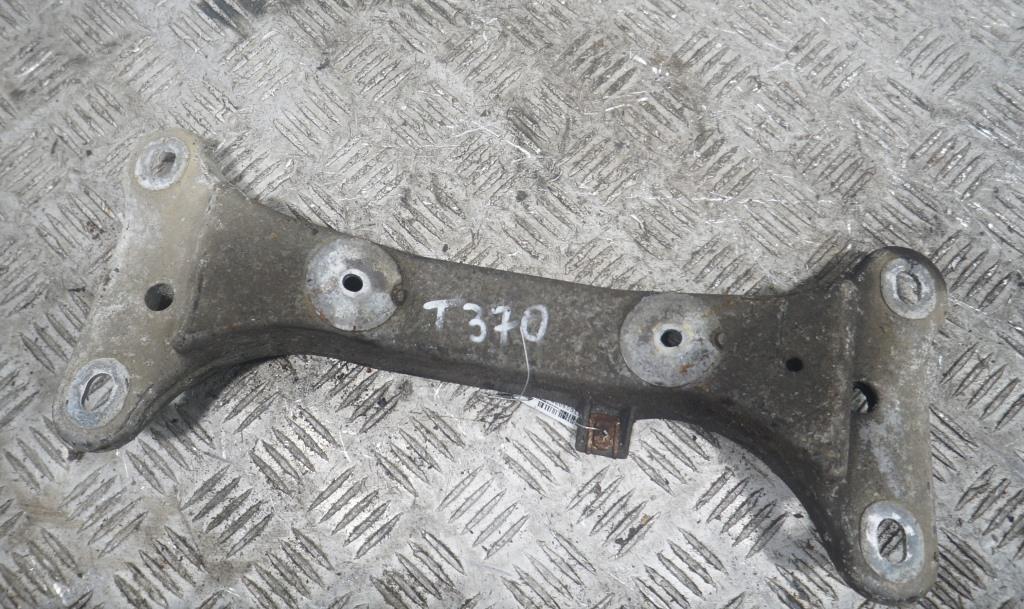 кронштейн КПП BMW 3 E90/E91/E92/E93 2008, 2.0 л., дизель, МКПП, чёрный, седан, 22316778058