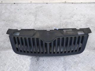 решетка радиатора Skoda Fabia 2 поколение (5J) [рестайлинг] 2010, красный, универсал, 5J0853668B