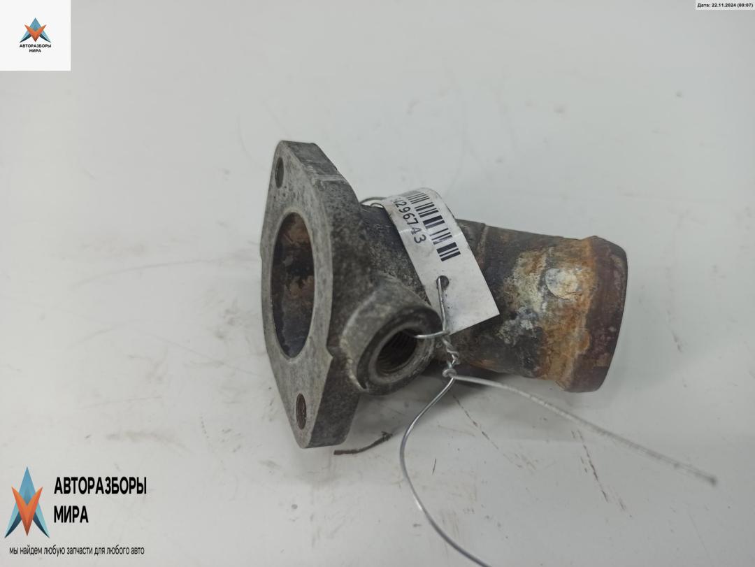 фланец (тройник) системы охлаждения Audi 90 89/B3 1988, 2.3 л., бензин, МКПП, белый, седан, BN - фото №1