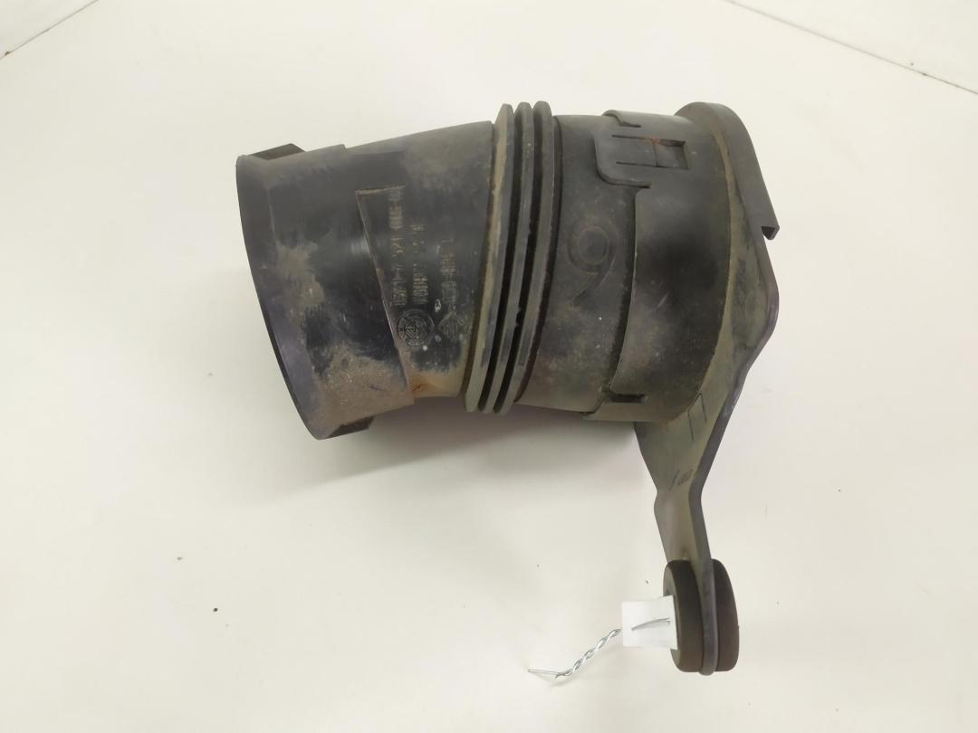 воздуховод BMW 5 E60/E61 2006, 2.5 л., бензин, АКПП, серый, универсал, 13717521016