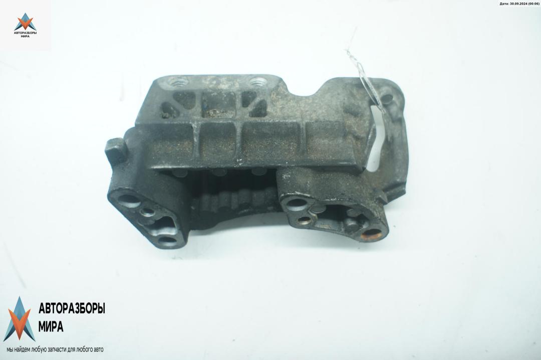 кронштейн двигателя Ford Focus 2 поколение 2006, 1.6 л., дизель, МКПП, серый, универсал - фото №1
