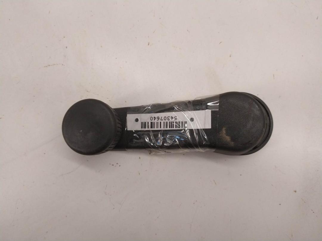 ручка стеклоподъемника Volkswagen Bora 1 поколение 2001, 1.9 л., дизель, МКПП, серый, универсал, 1H0837581D - фото №1
