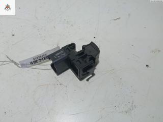 кнопка стеклоподъемника переднего правого Mitsubishi Space Star/Mirage ) 2015, 1.0 л., бензин, МКПП, белый, хетчбэк 5 дв., 8608A242