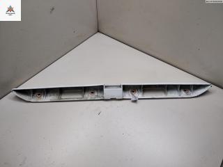 накладка подсветки номера Volkswagen Golf 2 поколение 1990, 1.3 л., бензин, МКПП, белый, хетчбэк 3 дв., 191827577A