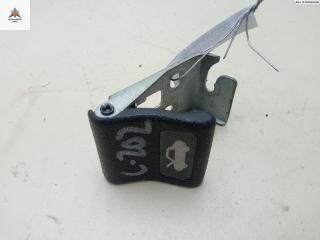 ручка открывания капота Subaru Forester 2 поколение (SG) 2002, 2.0 л., бензин, МКПП, серый, внедорожник 5 дв.