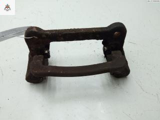 скоба суппорта Toyota Corolla 9 поколение (E120/E130) 2003, 2.0 л., дизель, МКПП, серый, хетчбэк 5 дв.