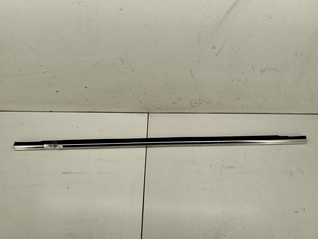 Молдинг стекла двери задней правой наружный Volkswagen Passat B5+ (GP) 2004, 1.9 л., дизель, МКПП, серый, универсал, 3B4839475