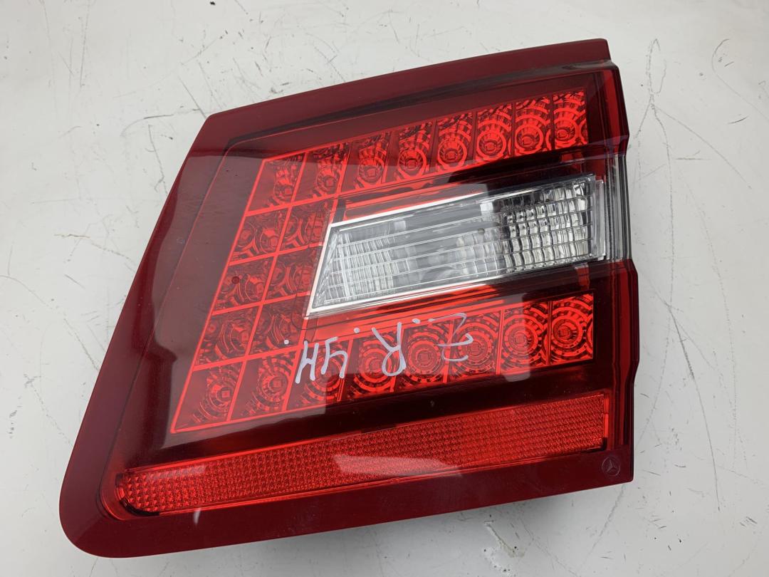 фонарь крышки багажника правый Mercedes-Benz E-Класс W212/S212/C207/A207 2009, 2.2 л., дизель, АКПП, серый, универсал, A2128201064 - фото №1