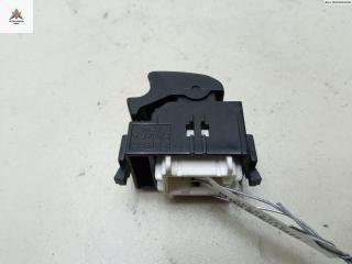 кнопка стеклоподъемника переднего правого Toyota Avensis 1 поколение (T220) 1998, 2.0 л., бензин, МКПП, синий, хетчбэк 5 дв.