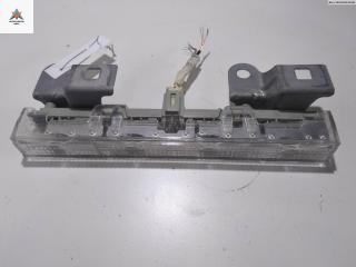 стоп-сигнал Toyota Auris 1 поколение 2008, 2.0 л., дизель, МКПП, серый, хетчбэк 5 дв., 81006-12010