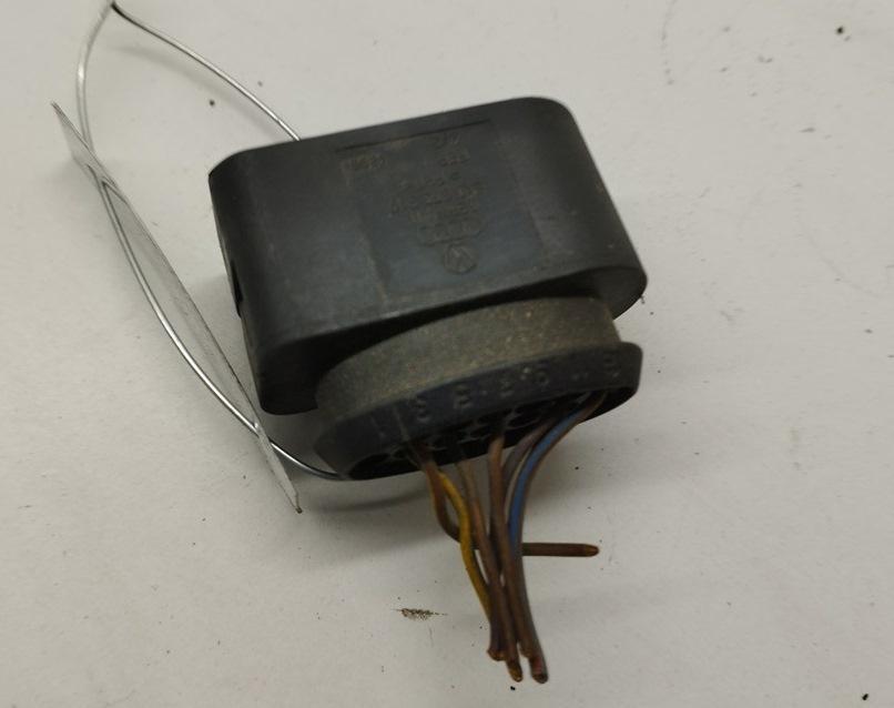 разъем (фишка) проводки Audi A4 B6 2003, 3.0 л., бензин, МКПП, синий, универсал, 6X0973717 - фото №1