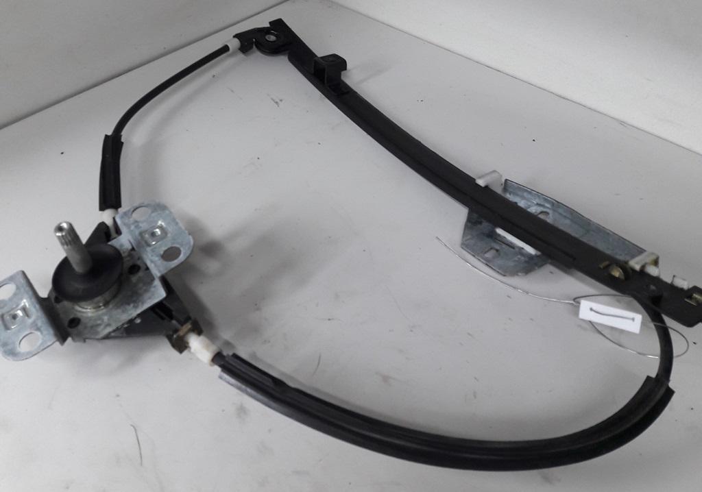 стеклоподъемник задний правый Volkswagen Passat B4 1993, 1.8 л., бензин, МКПП, зелёный, универсал - фото №1