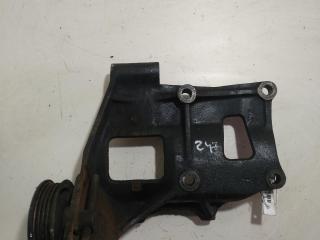 кронштейн двигателя Toyota Land Cruiser J70 [рестайлинг] 1996, 3.4 л., бензин, АКПП, белый, внедорожник 5 дв.