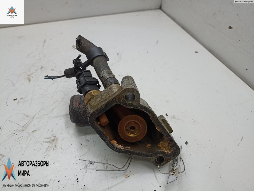 корпус термостата Opel Vectra C 2002, 1.8 л., бензин, МКПП, жёлтый, седан - фото №1