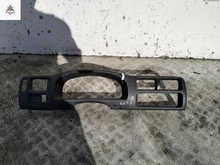 Рамка (обрамление) щитка приборов Suzuki Wagon R 2 поколение 1998, 1.0 л., бензин, МКПП, красный, хетчбэк 5 дв.