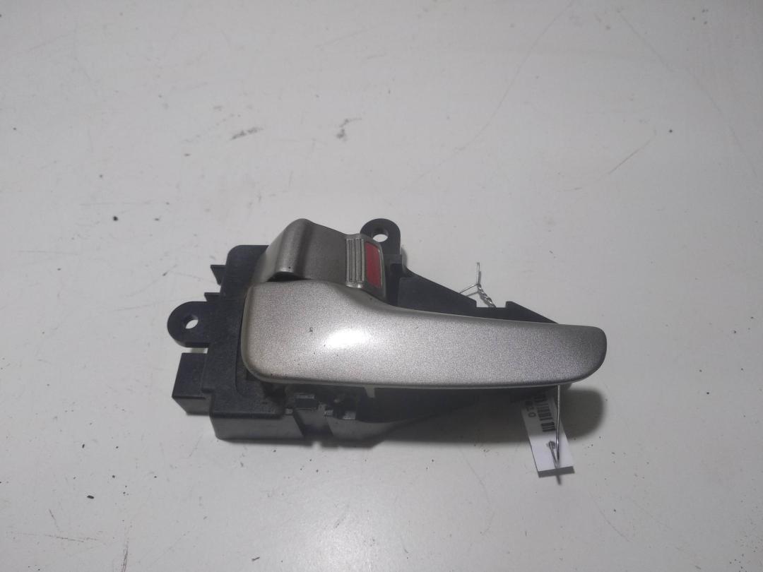 ручка внутренняя передняя левая Mitsubishi Grandis 2004, 2.4 л., бензин, АКПП, красный, минивэн
