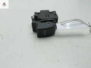 кнопка стеклоподъемника заднего правого Toyota Corolla 9 поколение (E120/E130) 2003, 2.0 л., дизель, МКПП, серый, хетчбэк 5 дв., 8481002041