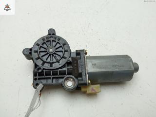 моторчик стеклоподъемника передний правый Volvo V70 1 поколение 1998, 2.5 л., дизель, АКПП, зелёный, универсал, 0130121743