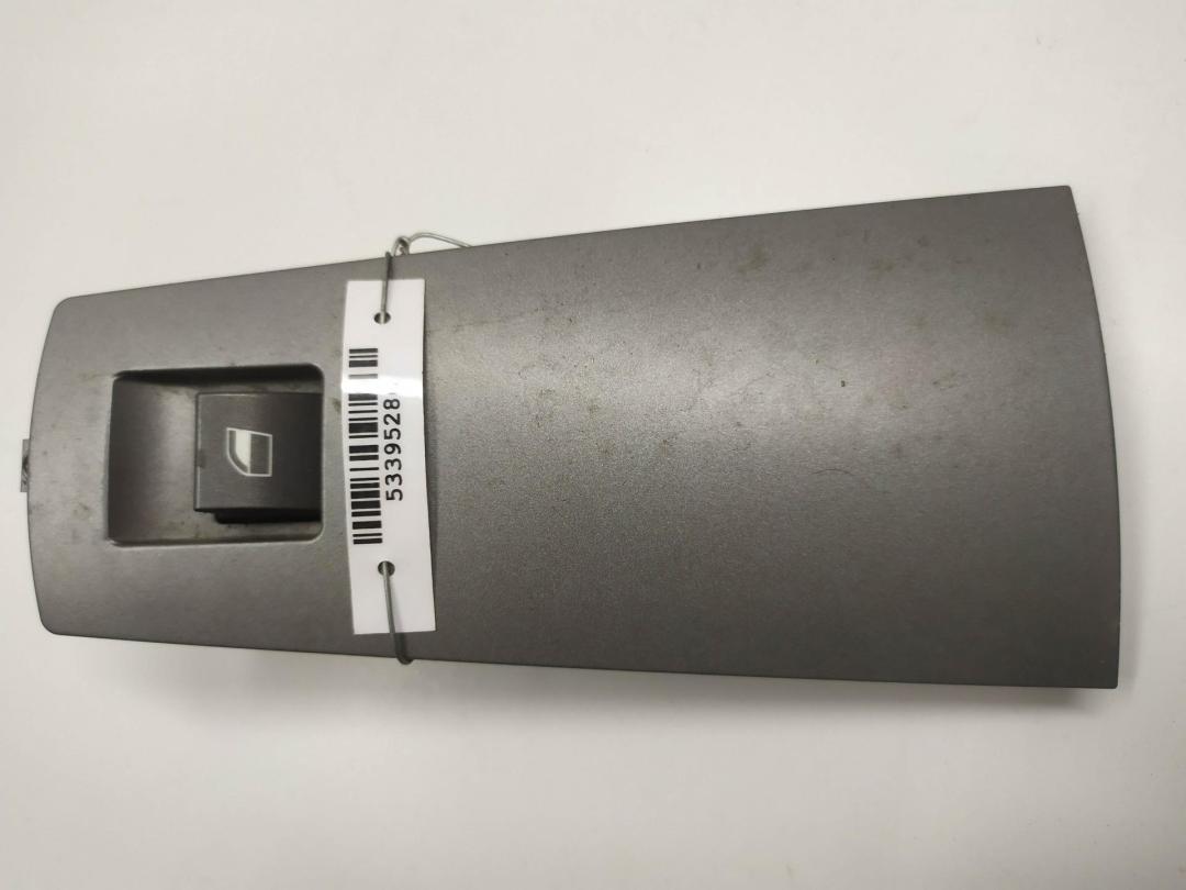кнопка стеклоподъемника переднего правого BMW 7 серия E65/E66/E67 2001, 4.4 л., бензин, АКПП, синий, седан, 61318379597 - фото №1