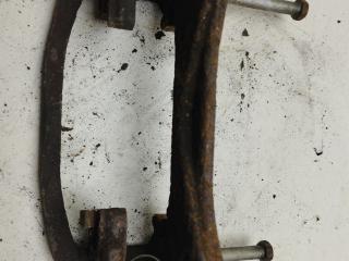 скоба суппорта Toyota Paseo 2 поколение 1996, 1.5 л., бензин, МКПП, зелёный, купе