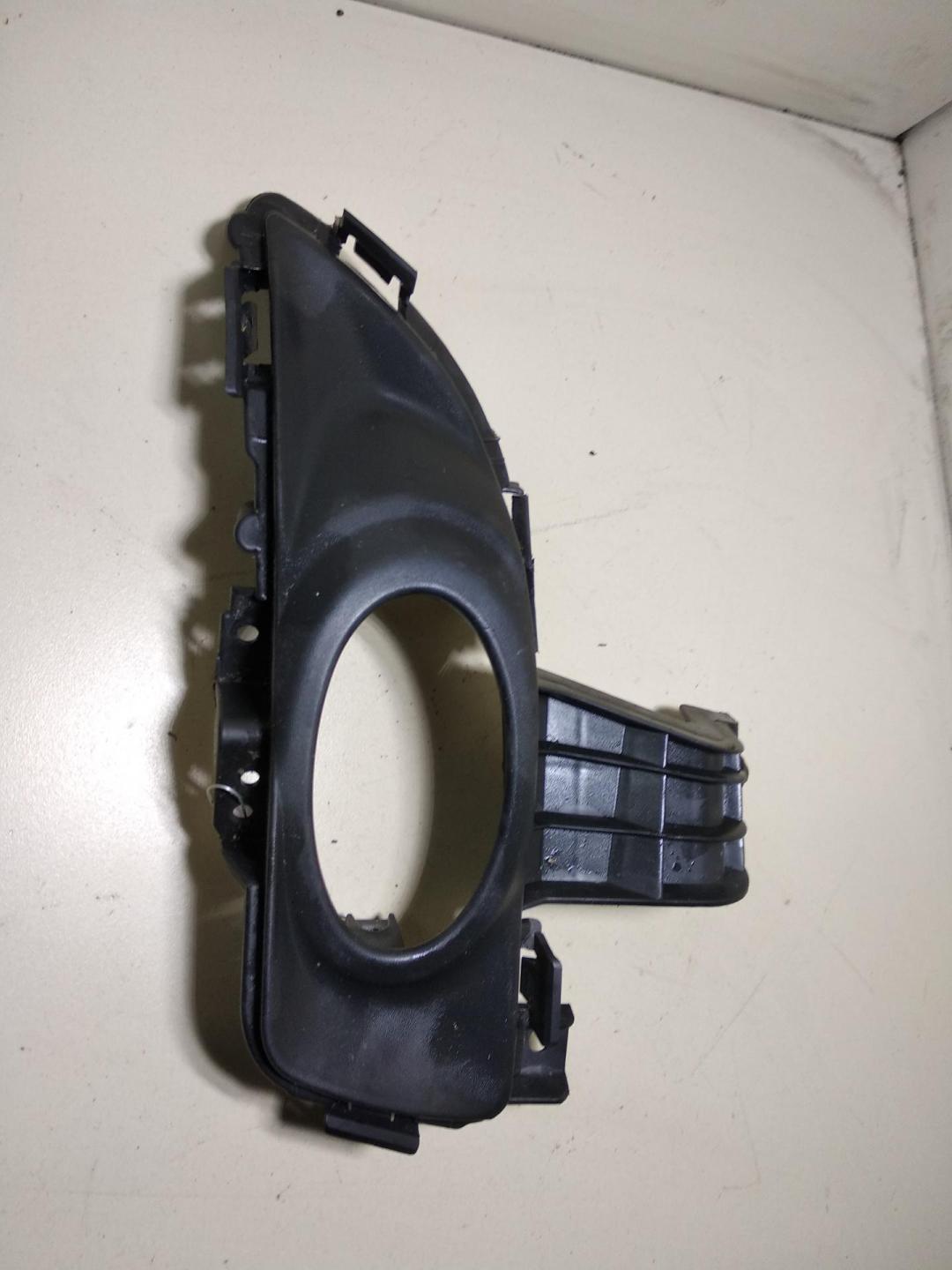 рамка фары противотуманной левой Mazda 3 BK 2004, 1.6 л., дизель, МКПП, синий, седан, BN8V-51-678A