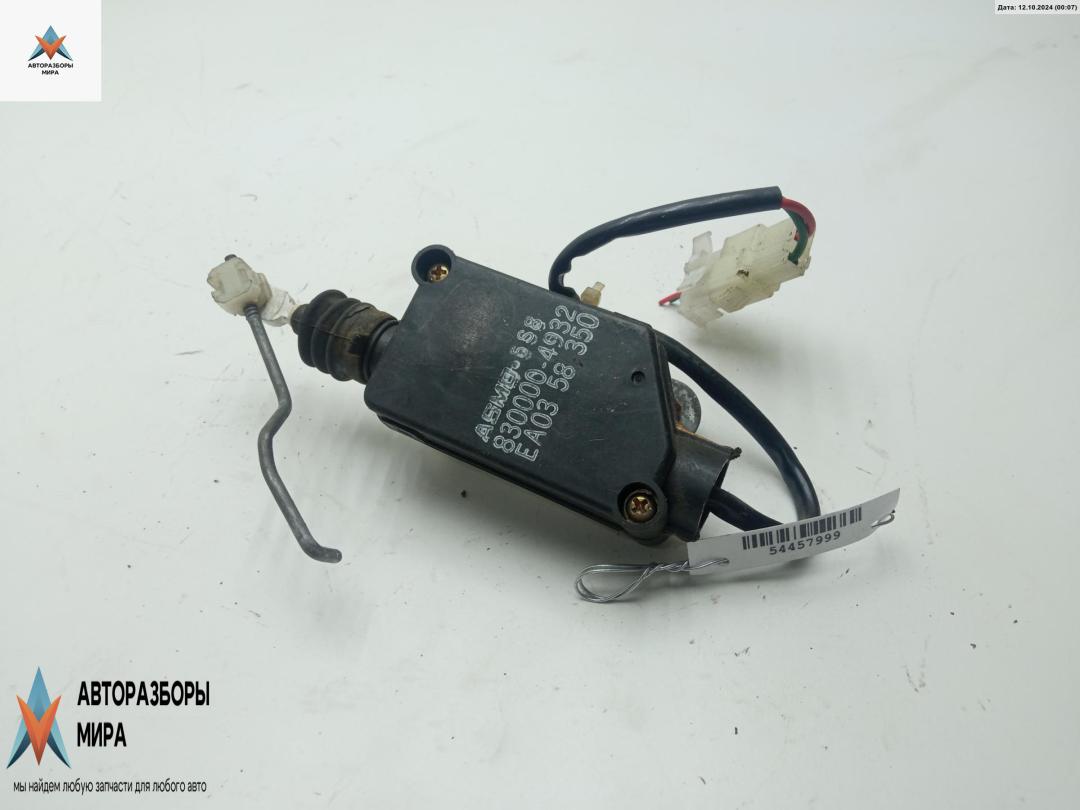 активатор (привод) замка двери Mazda MX-3 1 поколение 1997, 1.6 л., бензин, МКПП, серый, купе, 8300004932 - фото №1