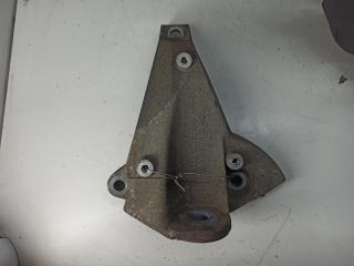 кронштейн КПП Audi A4 B5 1996, 2.6 л., бензин, АКПП, зелёный, универсал, 8D0399113AC