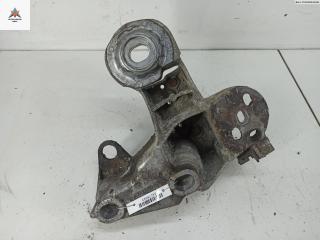 крепление стабилизатора / втулки стабилизатора Audi A4 B5 1996, 2.8 л., бензин, МКПП, красный, универсал, 4B0199352