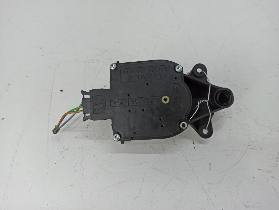 Заслонка печки/климат-контроля Audi A4 B5 1997, 1.8 л., бензин, МКПП, серый, седан, 1J0907511