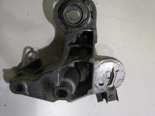 крепление стабилизатора / втулки стабилизатора Audi A4 B7 2005, 2.0 л., дизель, МКПП, серый, седан