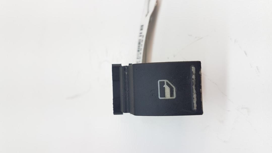 кнопка стеклоподъемника переднего левого Volkswagen Passat B6 2008, 2.0 л., дизель, МКПП, чёрный, универсал, 7L6959855B