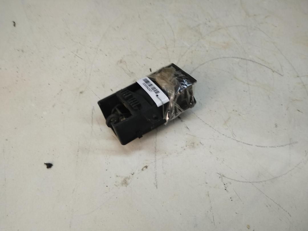 ручка внутренняя передняя правая Volkswagen Jetta 1990, 1.6 л., дизель, МКПП, серый, седан, 321837236A