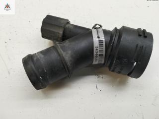 фланец (тройник) системы охлаждения Skoda Fabia 1 поколение (6Y) [рестайлинг] 2005, 1.2 л., бензин, МКПП, чёрный, хетчбэк 5 дв., 6Q0122291F