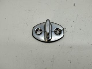 ответная часть (скоба) замка двери Volkswagen Touran 2012, 2.0 л., дизель, АКПП, чёрный, минивэн, 5N0837033