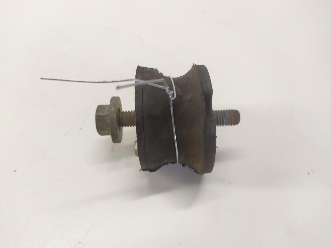 подушка крепления КПП BMW 3 E36 1997, 1.9 л., бензин, АКПП, серый, хетчбэк 3 дв., 23711133487 - фото №1