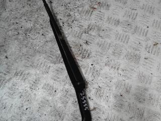 Щеткодержатель (поводок стеклоочистителя) передний Nissan Almera N16 2000, 2.2 л., дизель, МКПП, серый, хетчбэк 5 дв.