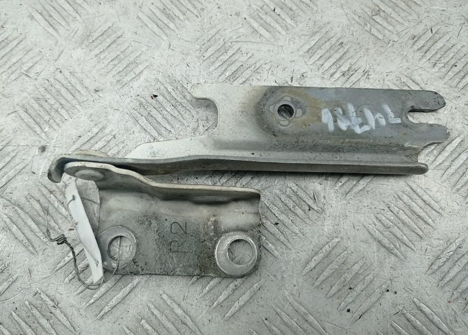 петля капота правая Mazda 323C BA 1995, белый, хетчбэк 3 дв.