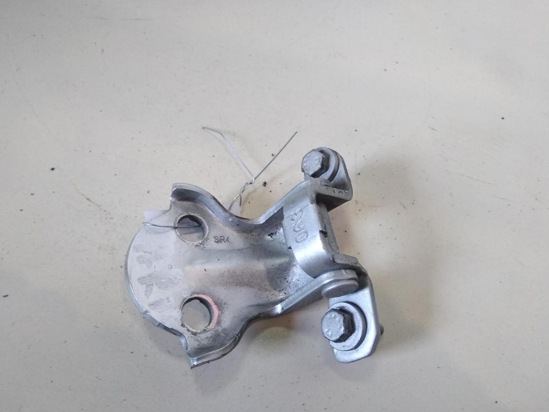 петля двери Mitsubishi Carisma 2000, серый, хетчбэк 5 дв.