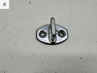 ответная часть (скоба) замка двери Volkswagen Touran 1 поколение [2-й рестайлинг] 2012, 2.0 л., дизель, АКПП, чёрный, минивэн, 5N0837033