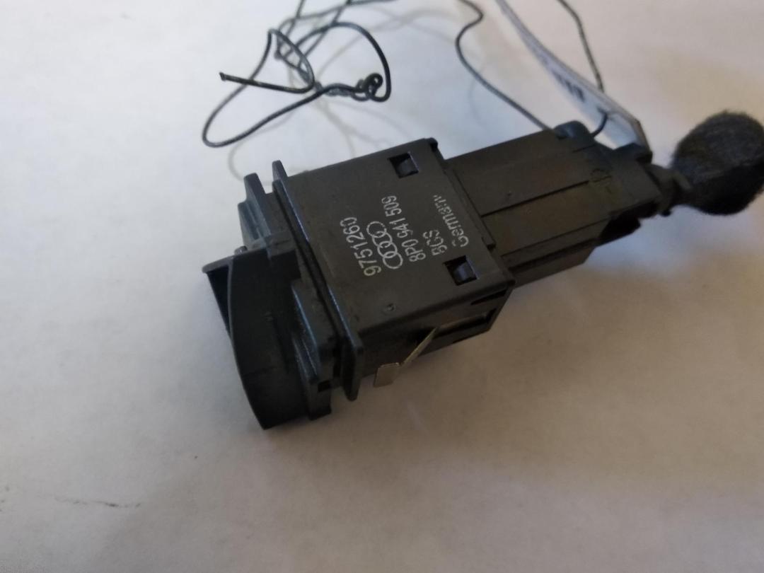 кнопка аварийной сигнализации Audi A3 8P 2003, 2.0 л., дизель, МКПП, серый, хетчбэк 3 дв., 8P0941509 - фото №1