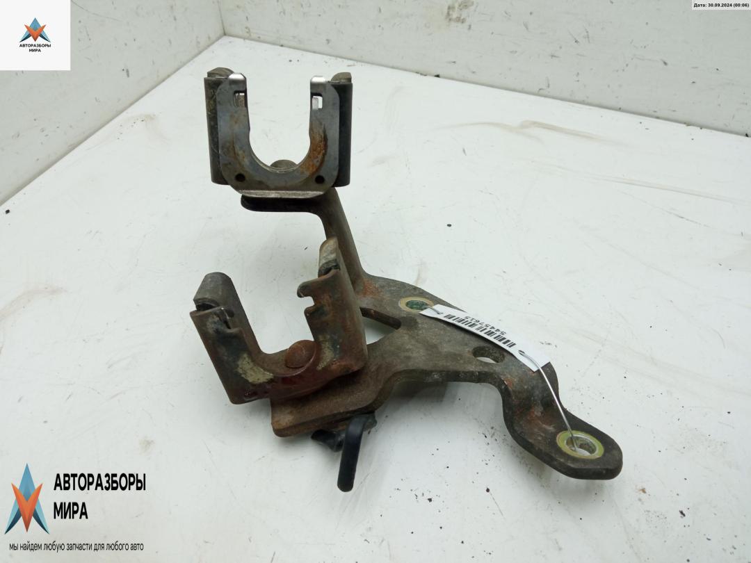 кронштейн (крепление) Mitsubishi Lancer 9 поколение 2004, 2.0 л., бензин, МКПП, синий, универсал - фото №1