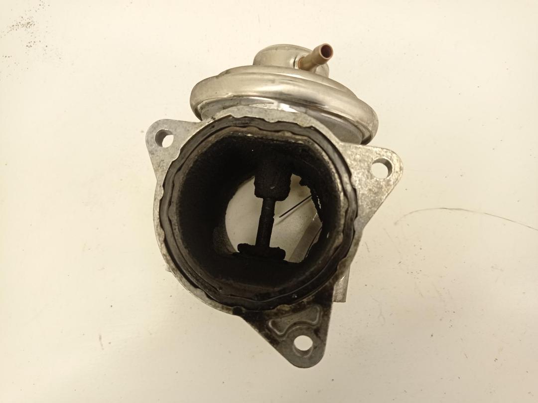 клапан EGR Volkswagen New Beetle 2008, 1.9 л., дизель, МКПП, серый, хетчбэк 3 дв., 038131501A