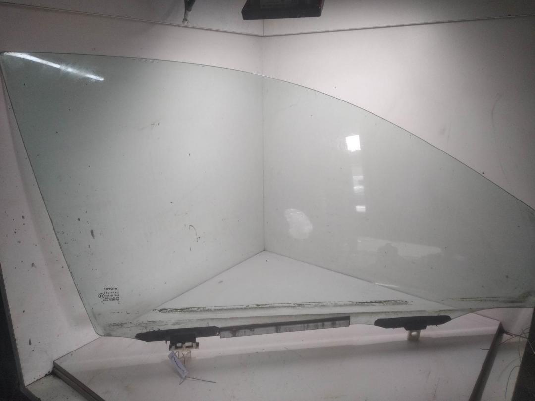стекло двери передней правой Toyota Corolla 2003, 2.0 л., дизель, МКПП, серый, хетчбэк 5 дв., E643R007951