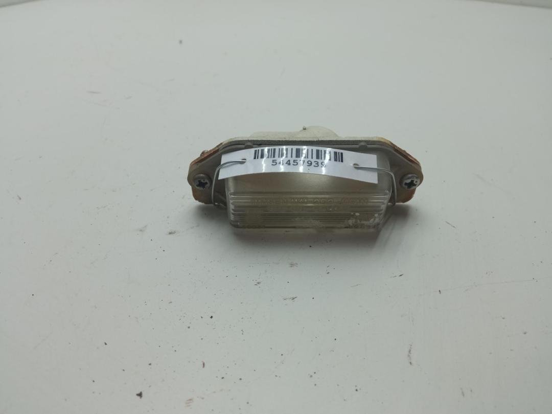 подсветка номера Mitsubishi Space Wagon 3 поколение (Typ N50) 2003, 2.0 л., бензин, МКПП, серый, минивэн, 1141-252 - фото №1