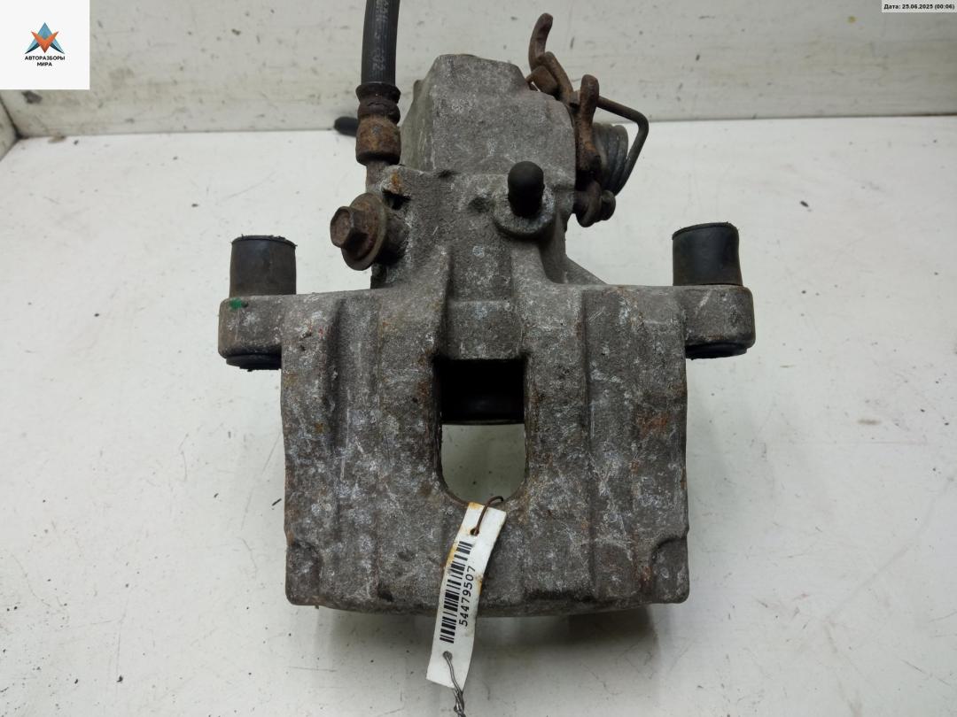 суппорт задний правый Nissan Primera P12 2002, 2.0 л., бензин, МКПП, зелёный, хетчбэк 5 дв. - фото №1