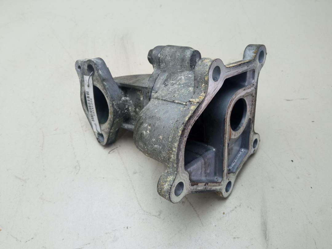 корпус термостата Nissan Almera N16 2000, 2.2 л., дизель, МКПП, серый, хетчбэк 5 дв.